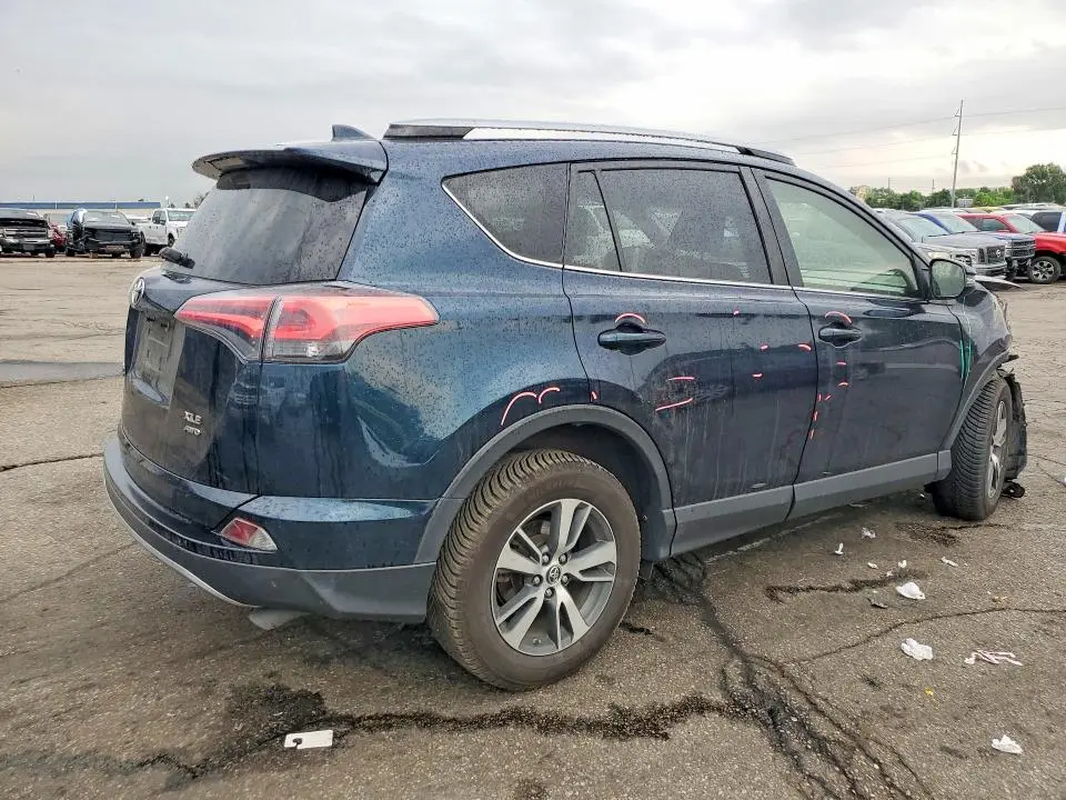 2018 TOYOTA RAV4 XLE  