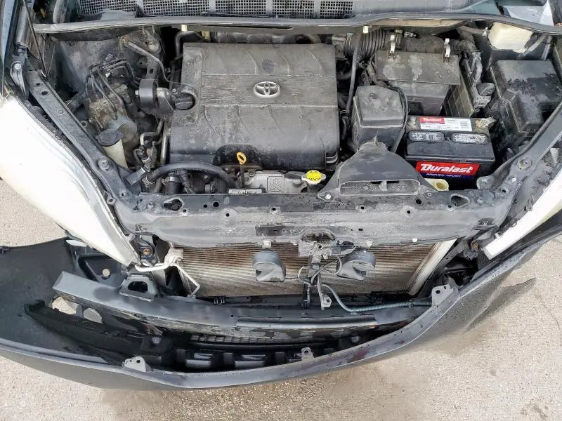 2011 TOYOTA SIENNA LE  
