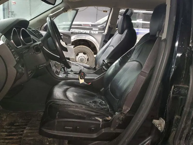 2011 CHEVROLET TRAVERSE LT  