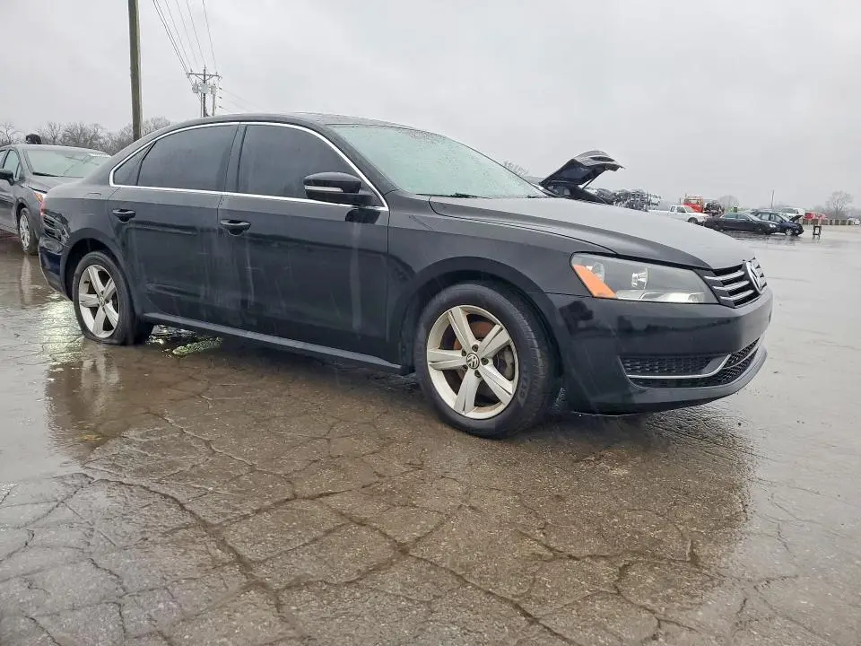 2013 VOLKSWAGEN PASSAT SE  
