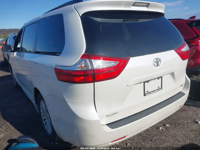 2016 TOYOTA SIENNA XLE 8 PASSENGER