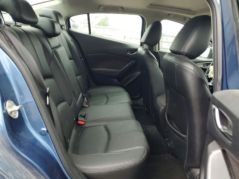 2018 MAZDA 3 TOURING  