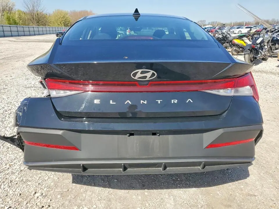 2024 HYUNDAI ELANTRA SE  