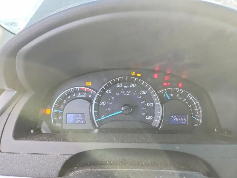 2012 TOYOTA CAMRY XLE V6  