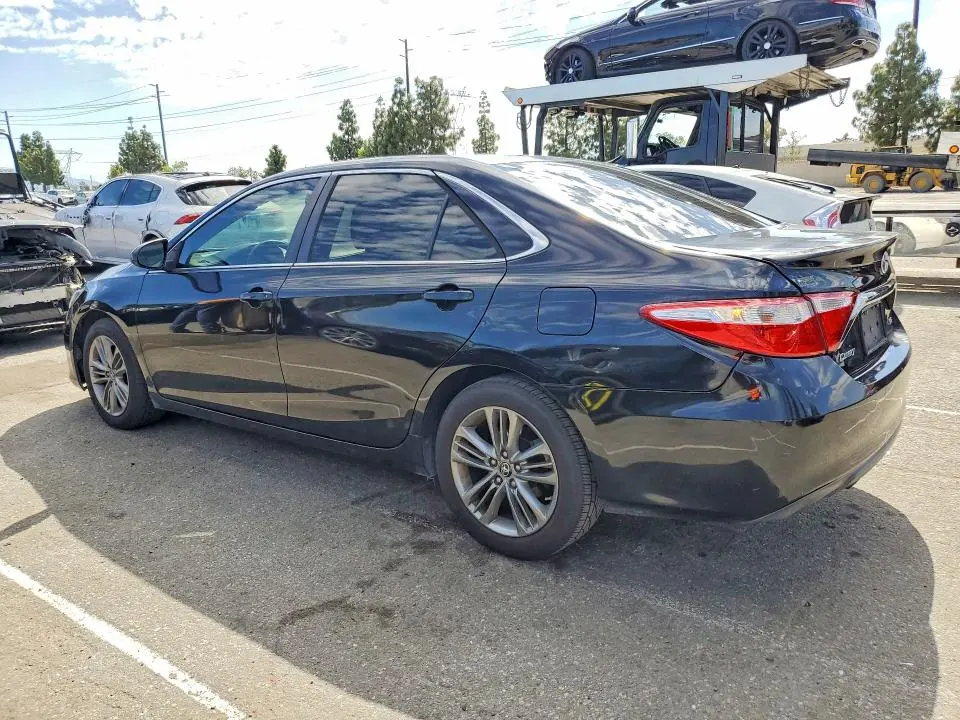 2016 TOYOTA CAMRY SE  