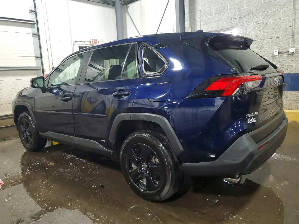 2021 TOYOTA RAV4 XLE  