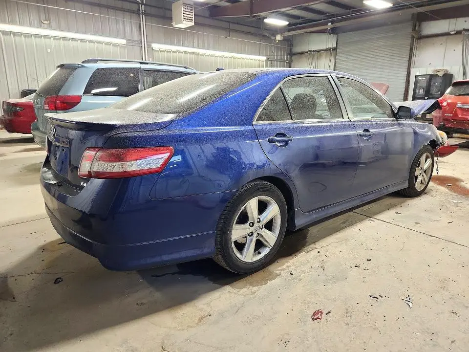 2011 TOYOTA CAMRY SE  