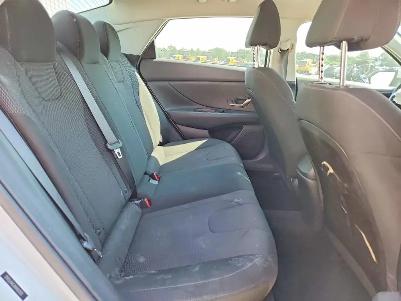 2021 HYUNDAI ELANTRA SE  