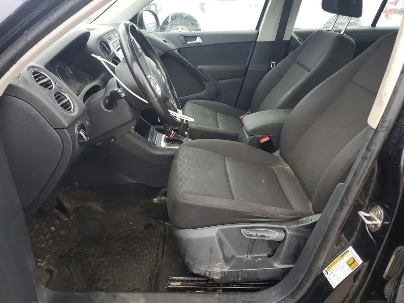 2013 VOLKSWAGEN TIGUAN S  