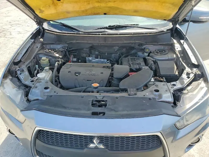 2013 MITSUBISHI OUTLANDER SE  