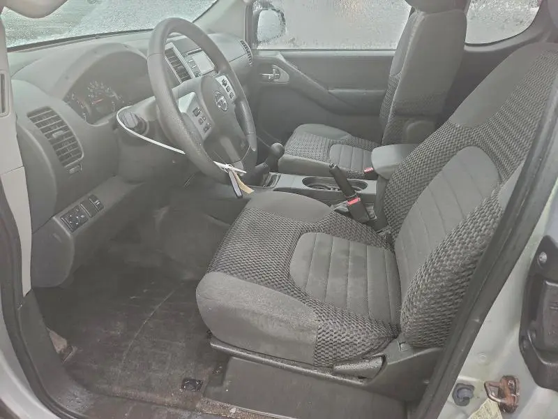 2013 NISSAN FRONTIER SV  