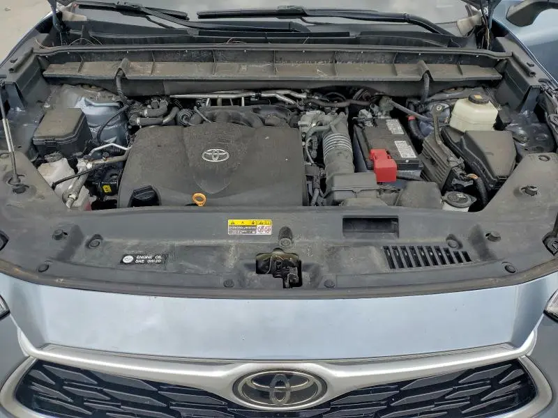 2021 TOYOTA HIGHLANDER LE  