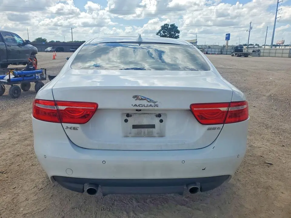2017 JAGUAR XE PRESTIGE  