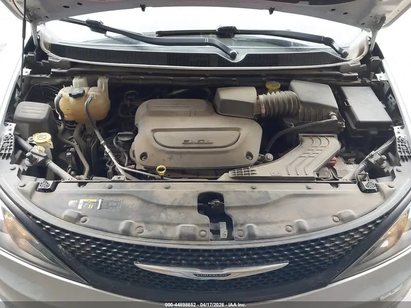 2022 CHRYSLER VOYAGER LX
