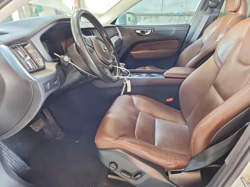 2020 VOLVO XC60 T5 MOMENTUM  