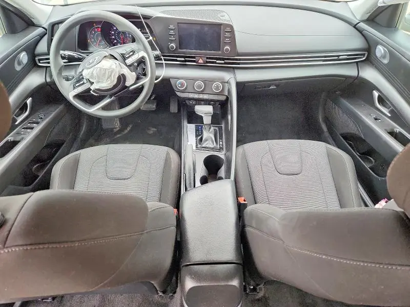 2023 HYUNDAI ELANTRA SE  