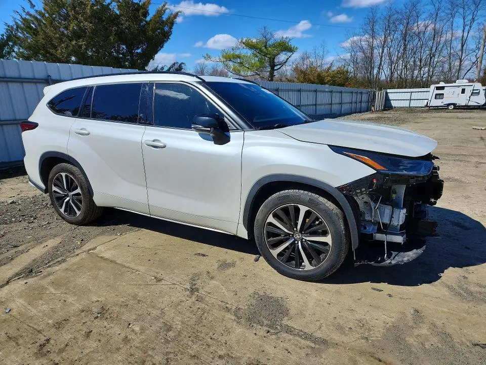 2021 TOYOTA HIGHLANDER XSE  