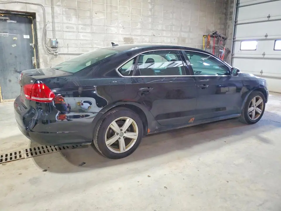 2013 VOLKSWAGEN PASSAT SE  