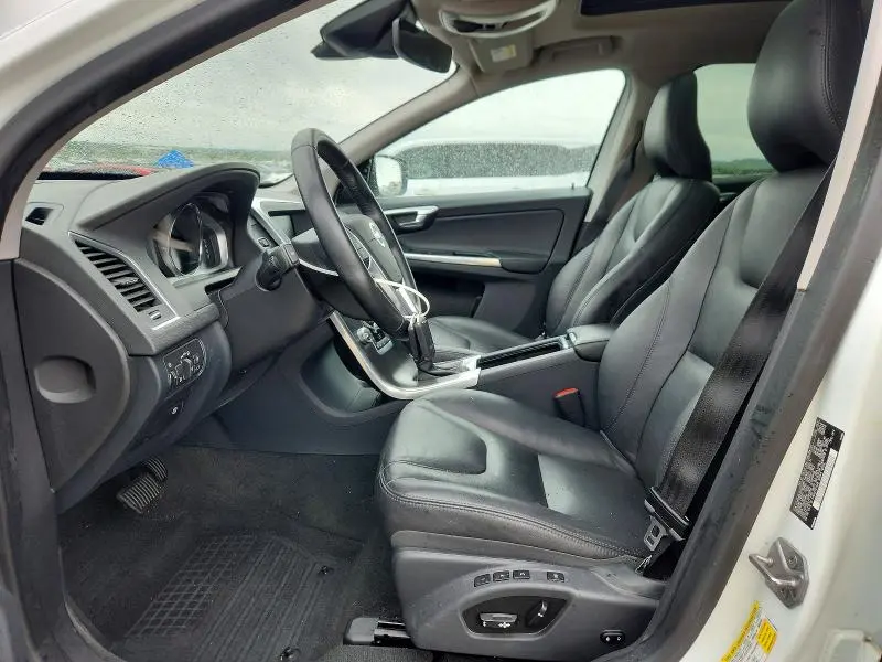 2016 VOLVO XC60 T5 PREMIER  