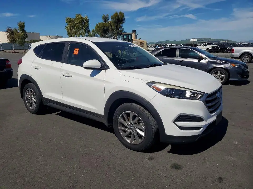 2018 HYUNDAI TUCSON SE  