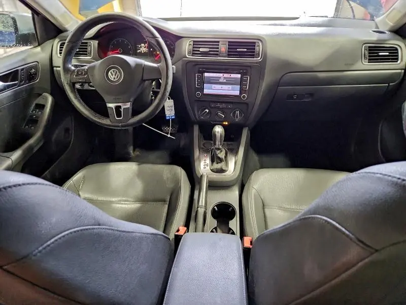 2011 VOLKSWAGEN JETTA SE  