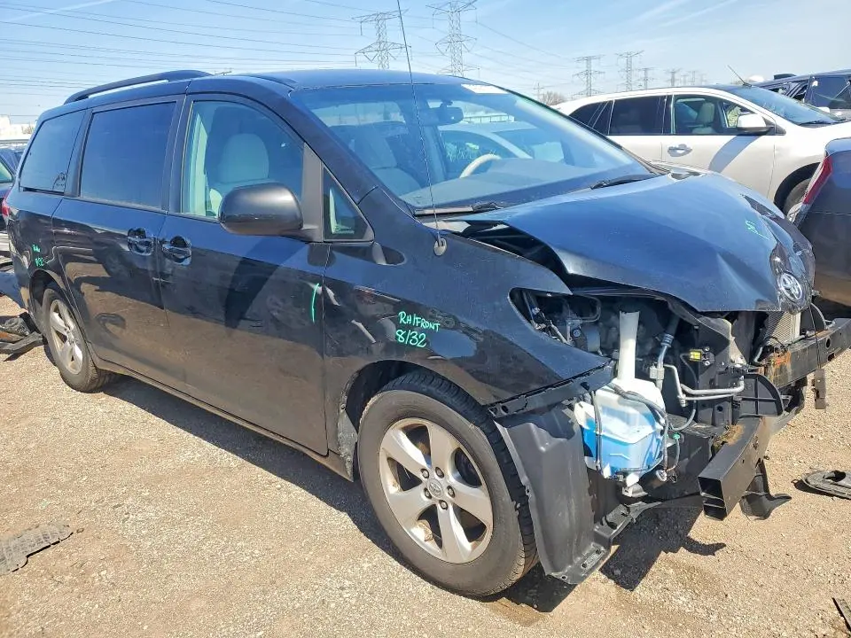 2013 TOYOTA SIENNA LE  