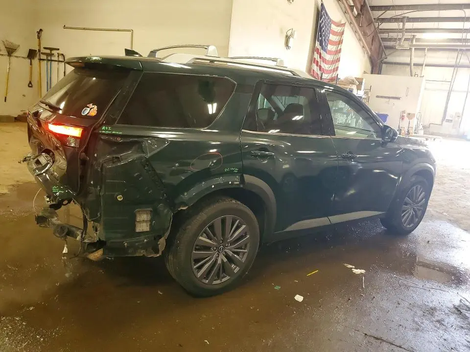 2023 NISSAN PATHFINDER SL  