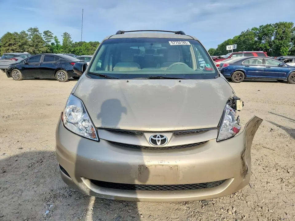 2010 TOYOTA SIENNA LE 8-PASSENGER  