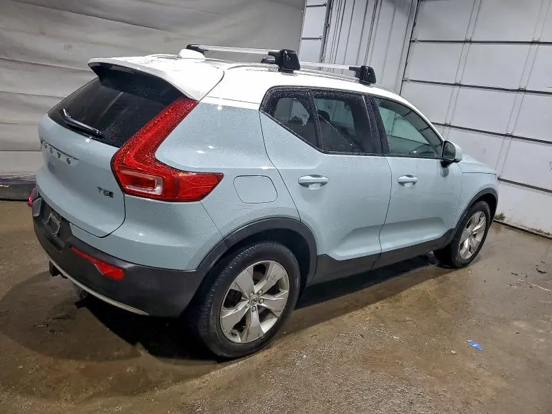 2019 VOLVO XC40 T5 MOMENTUM  
