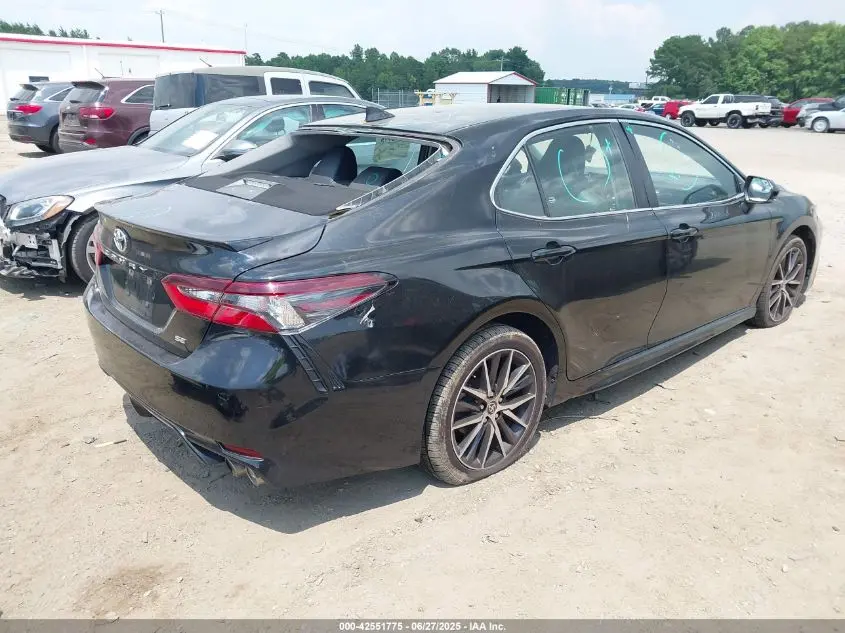 2022 TOYOTA CAMRY SE