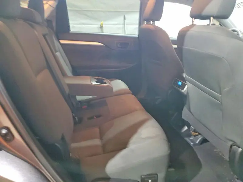 2019 TOYOTA HIGHLANDER LE  