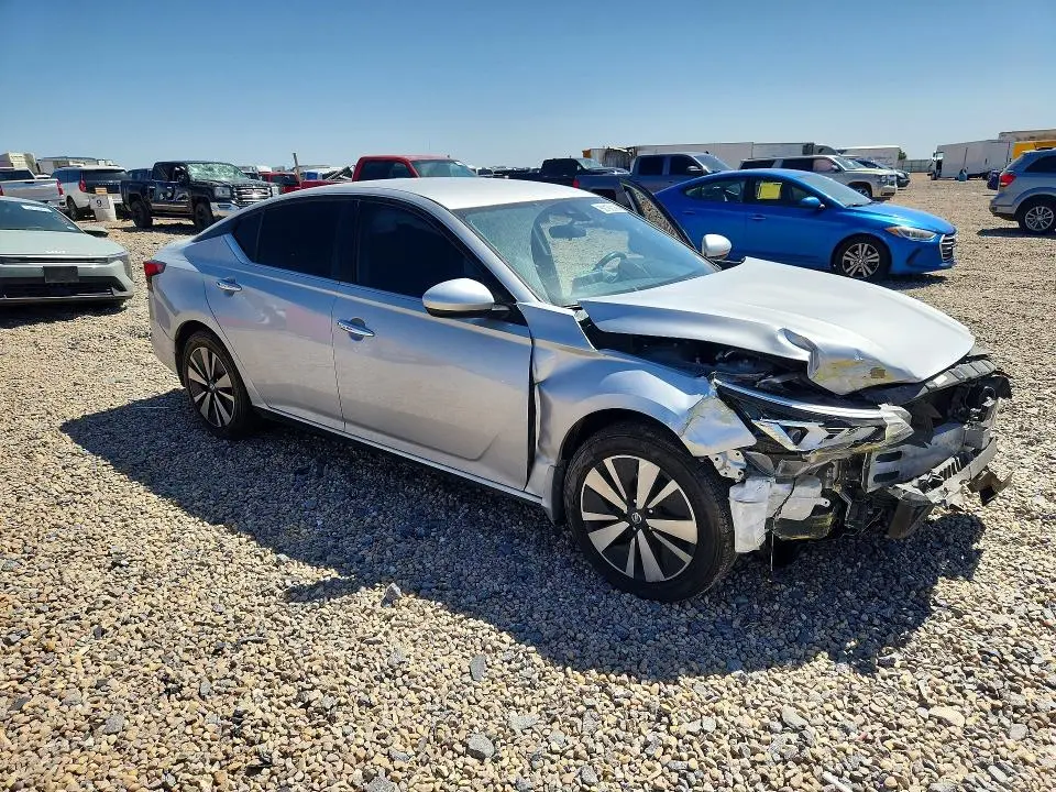 2021 NISSAN ALTIMA SV  