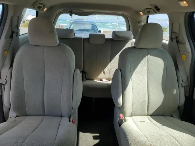 2011 TOYOTA SIENNA   