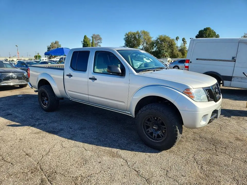 2013 NISSAN FRONTIER SV  