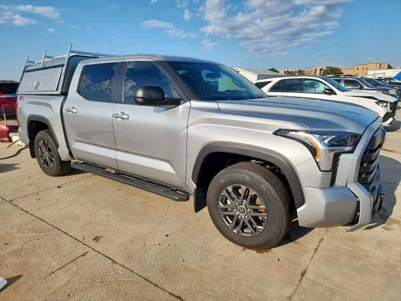 2024 TOYOTA TUNDRA CREWMAX SR  