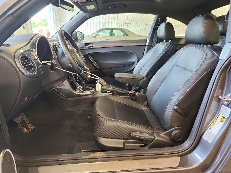 2018 VOLKSWAGEN BEETLE SE  