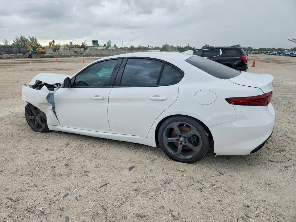 2017 ALFA ROMEO GIULIA   
