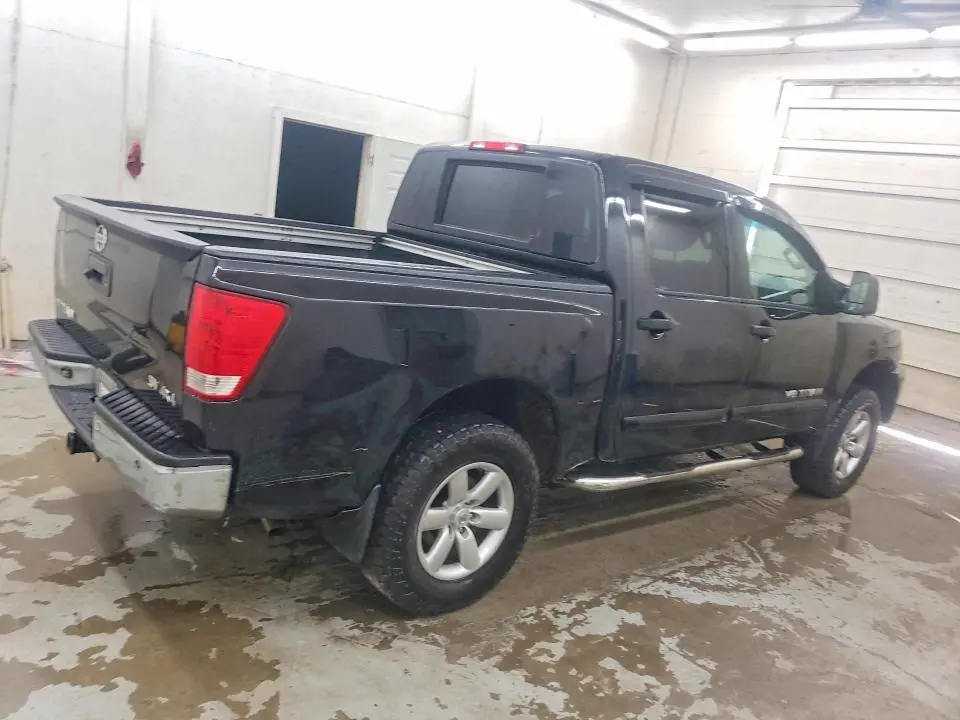 2014 NISSAN TITAN SV  