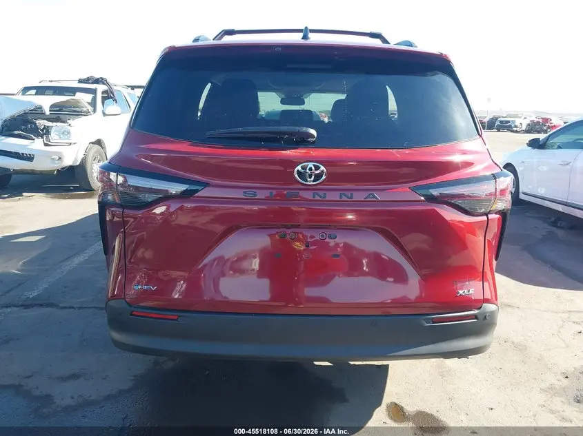2026 TOYOTA SIENNA XLE