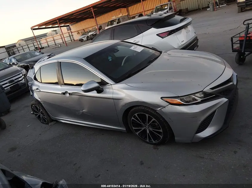 2018 TOYOTA CAMRY SE