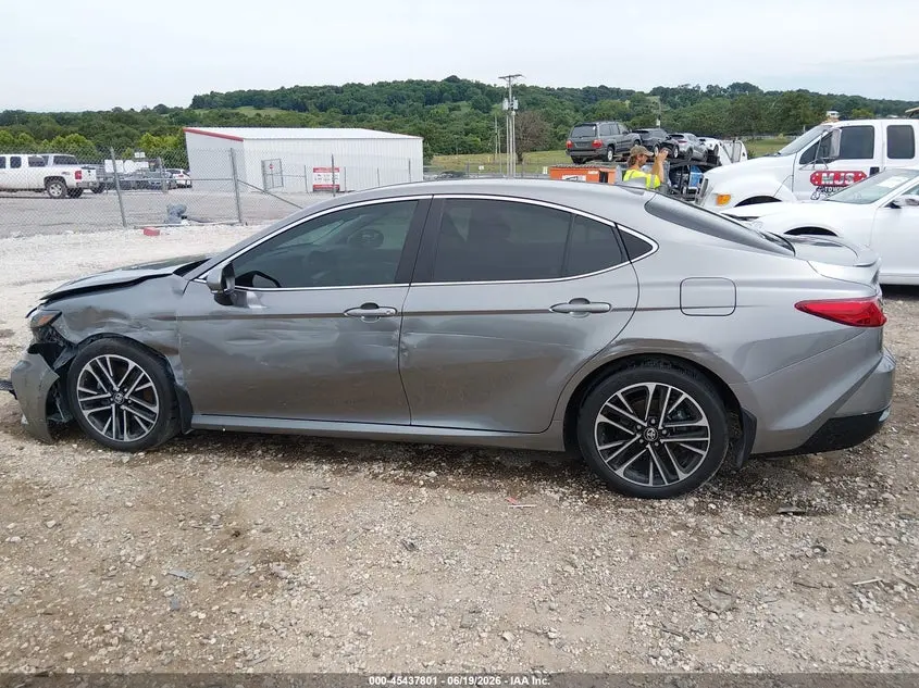 2025 TOYOTA CAMRY XLE