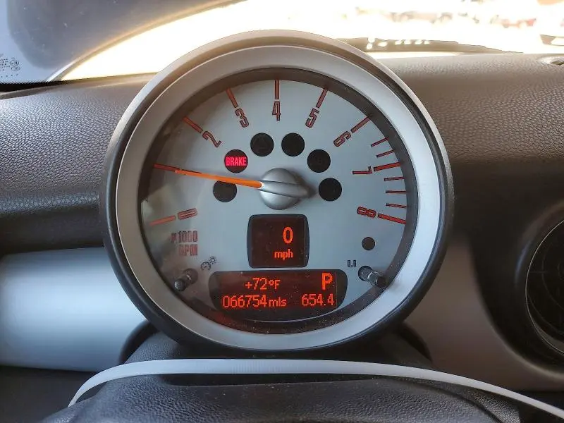 2010 MINI COOPER   
