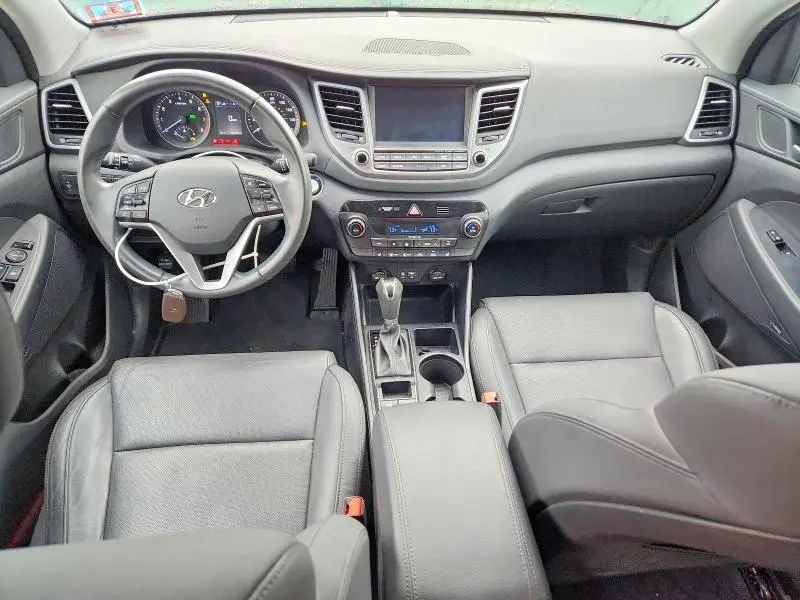 2017 HYUNDAI TUCSON SE PLUS  