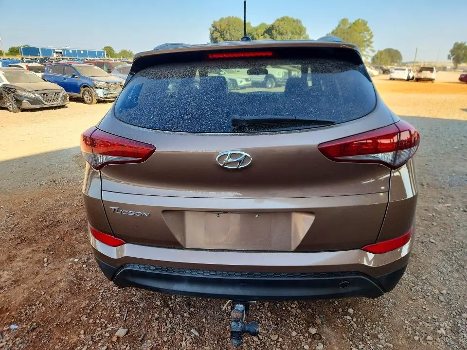 2016 HYUNDAI TUCSON SE  