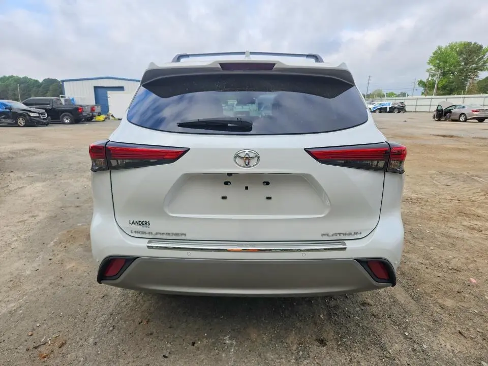 2022 TOYOTA HIGHLANDER PLATINUM  