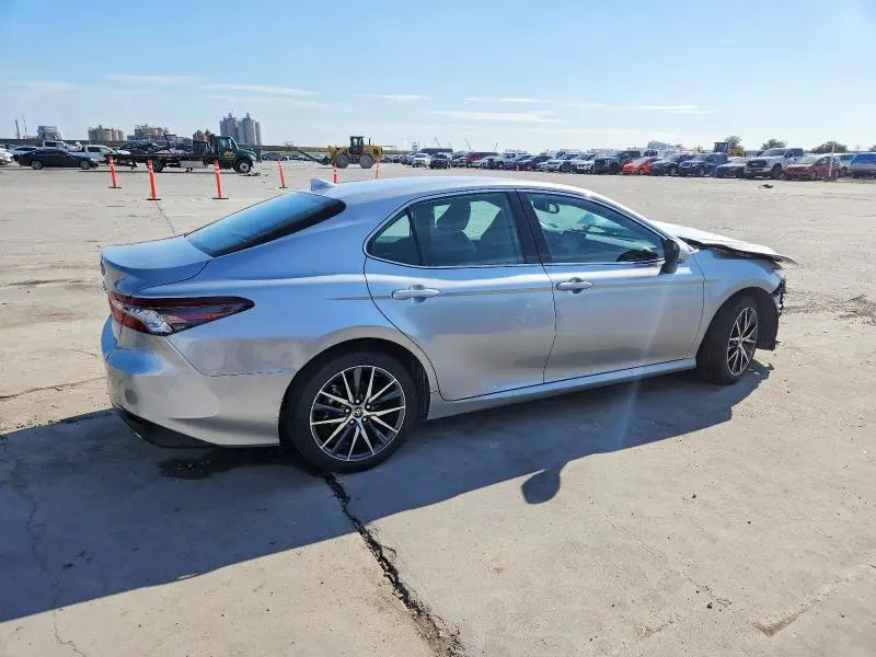 2023 TOYOTA CAMRY XLE  