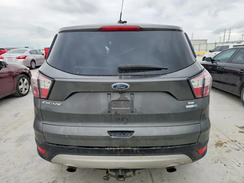 2017 FORD ESCAPE SE  