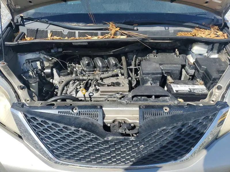 2015 TOYOTA SIENNA XLE 8-PASSENGER  