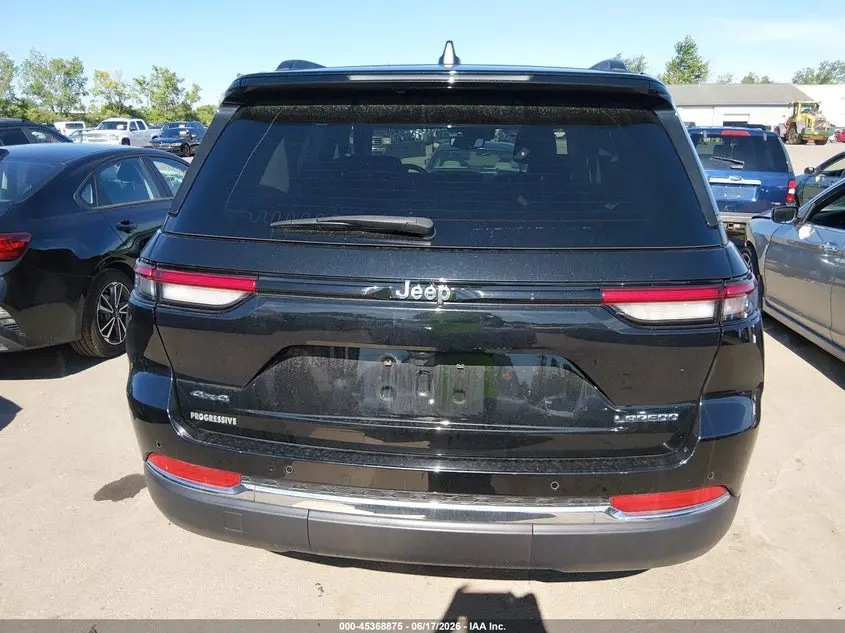 2023 JEEP GRAND CHEROKEE LAREDO X 4X4