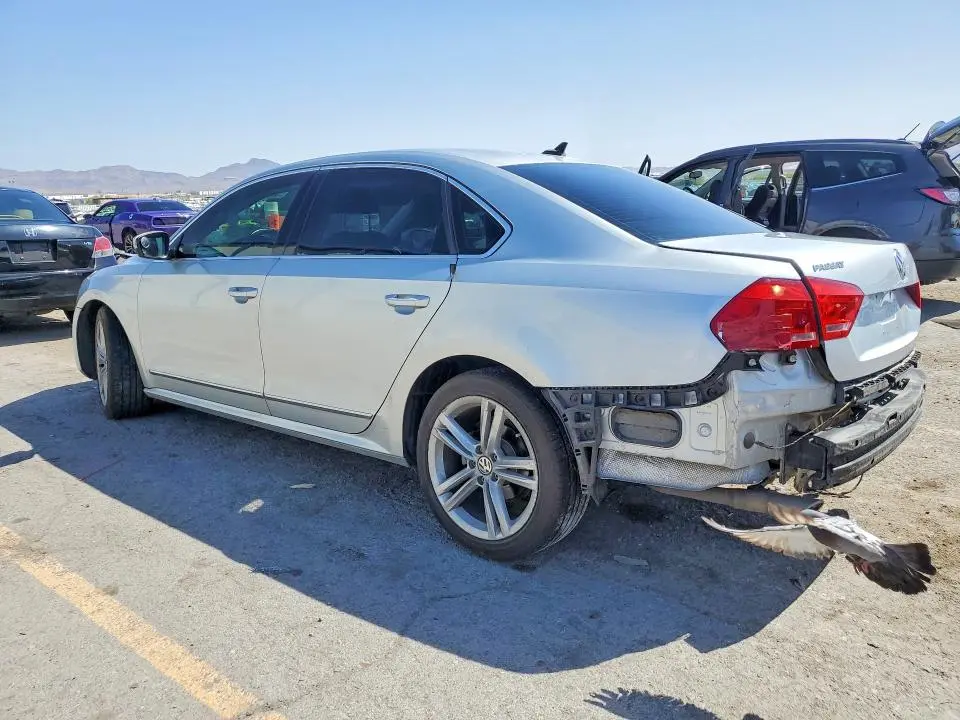 2015 VOLKSWAGEN PASSAT SE  